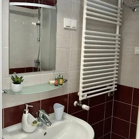 Alexandra Apartment
